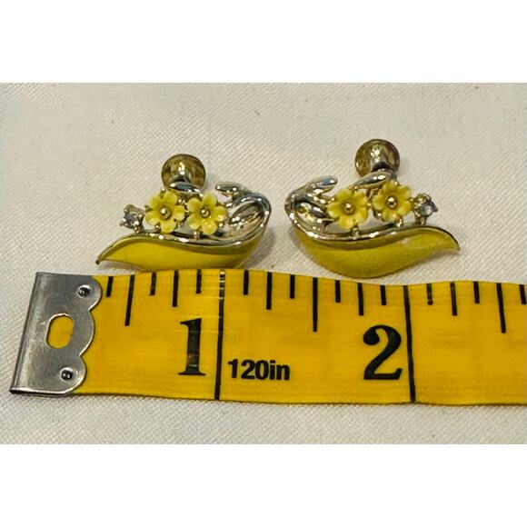 Lisner Vintage Yellow Flower and Rhinestone Earrings signed screw back designer - Picture 6 of 6